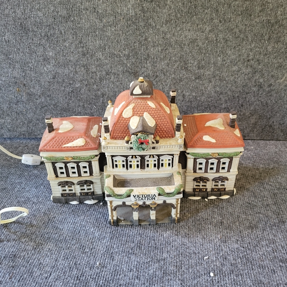 department 56 Victoria Station Dickens Village